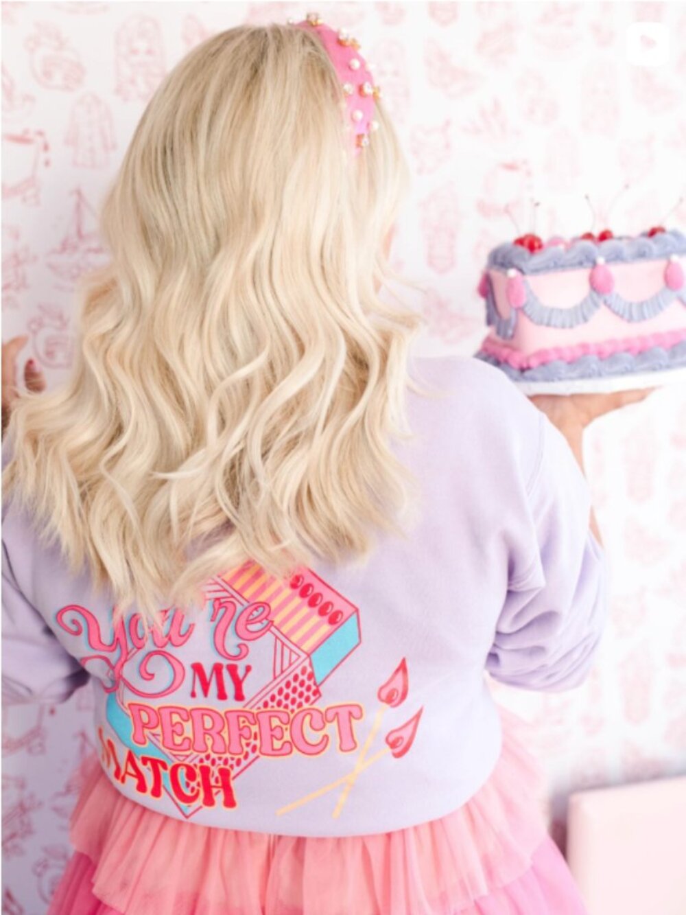 Living Fully Co. “You’re My Perfect Match” Sweatshirt – Size M